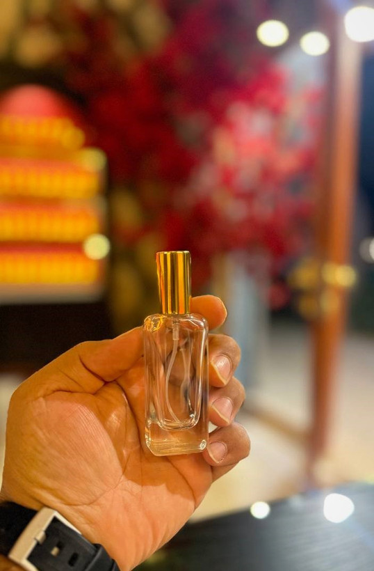 عطر مون گرلن زنانه اصل | اسانس گرمی با ماندگاری بالا